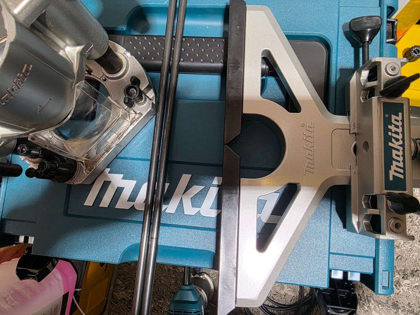 Makita bovenfrees/kantenfrees Nieuw inclusief langsgeleider, Ophalen of Verzenden