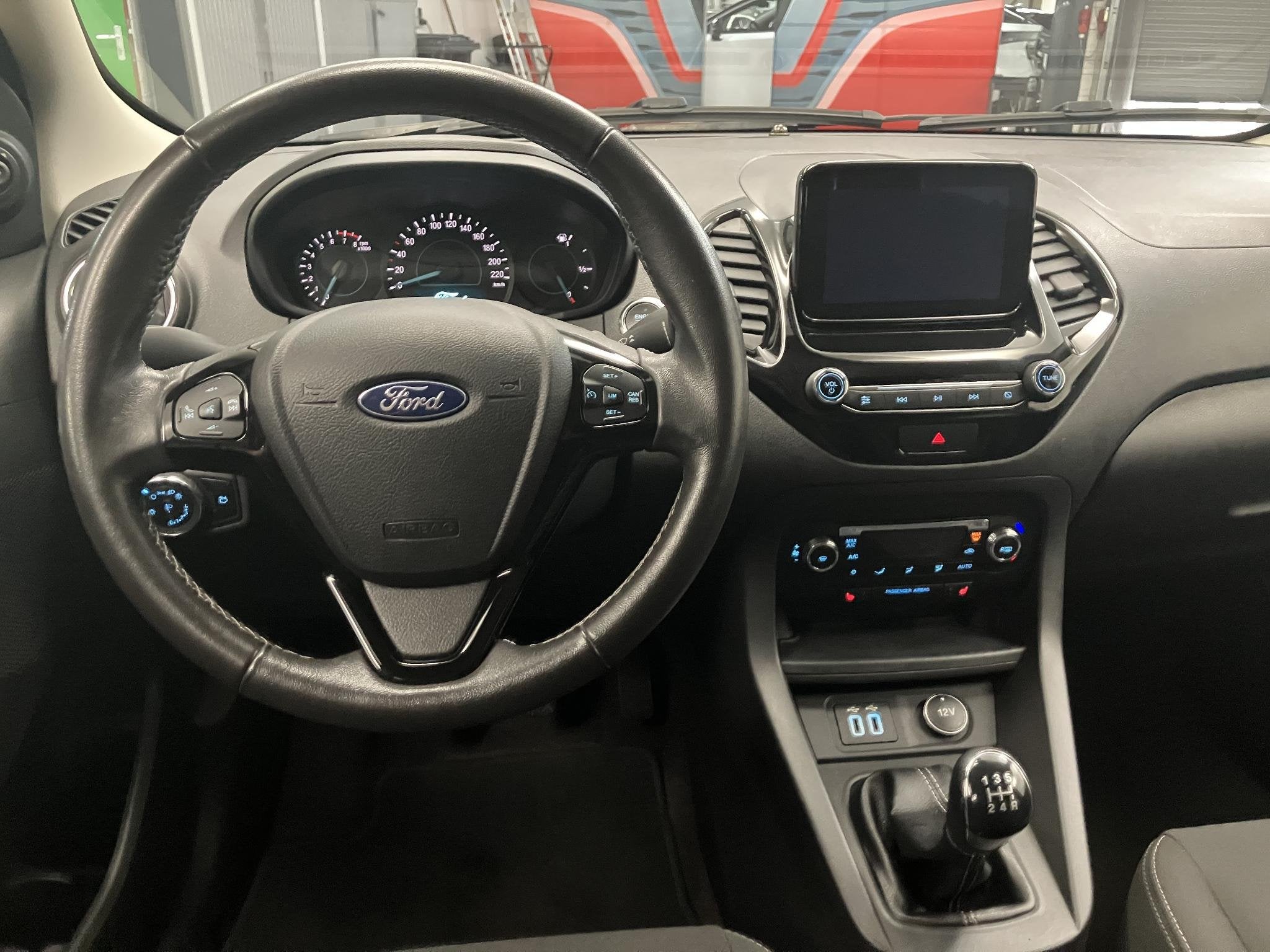 Ford Ka+ 1.2 Trend Ultimate Black / Stoelverwarming / Climat, Auto's, Voorwielaandrijving, Ka, Origineel Nederlands, Handgeschakeld