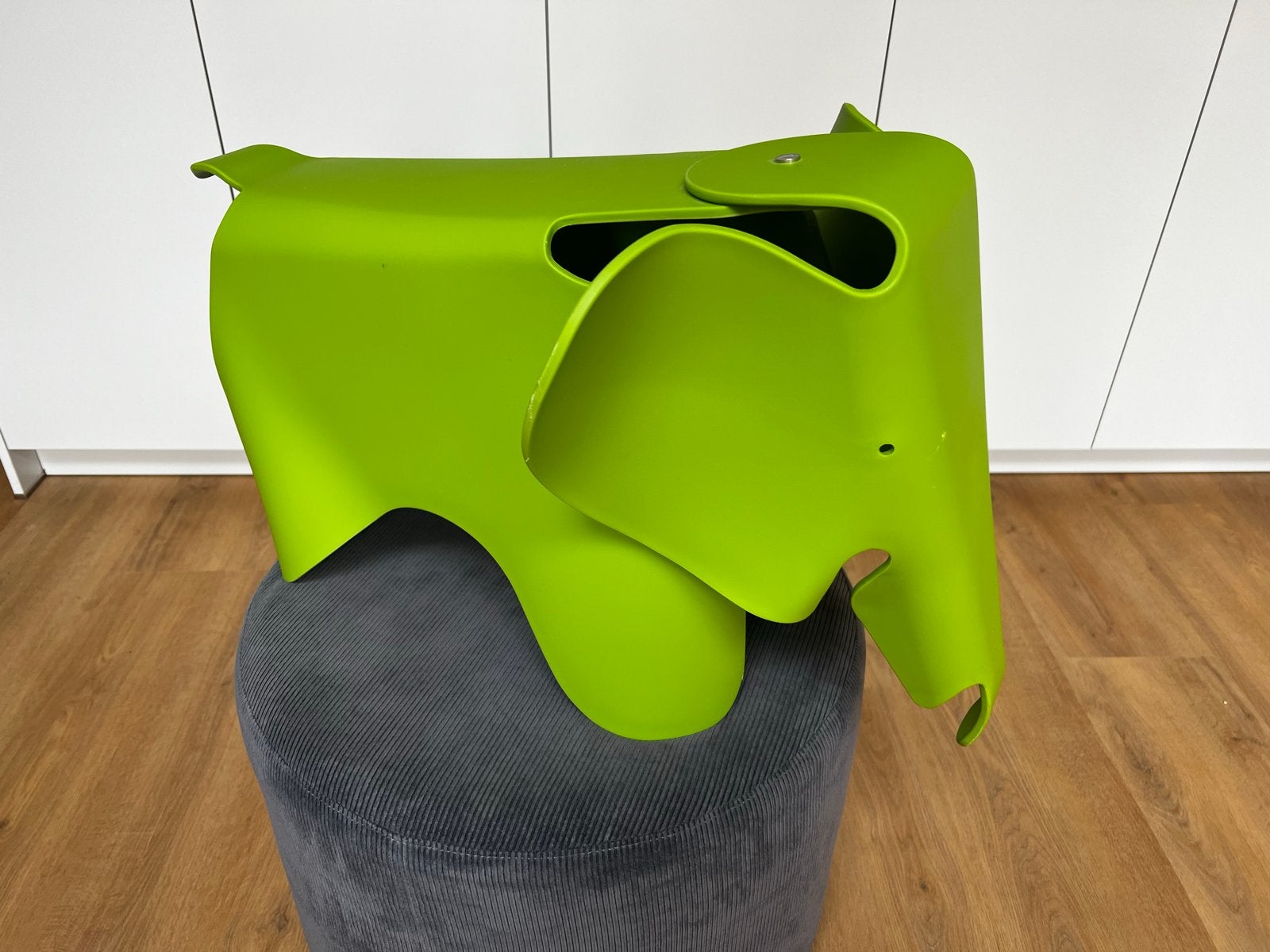 Vrolijke groene olifant kruk/bijzettafel, Ophalen, Kunststof, Gebruikt, Overige kleuren