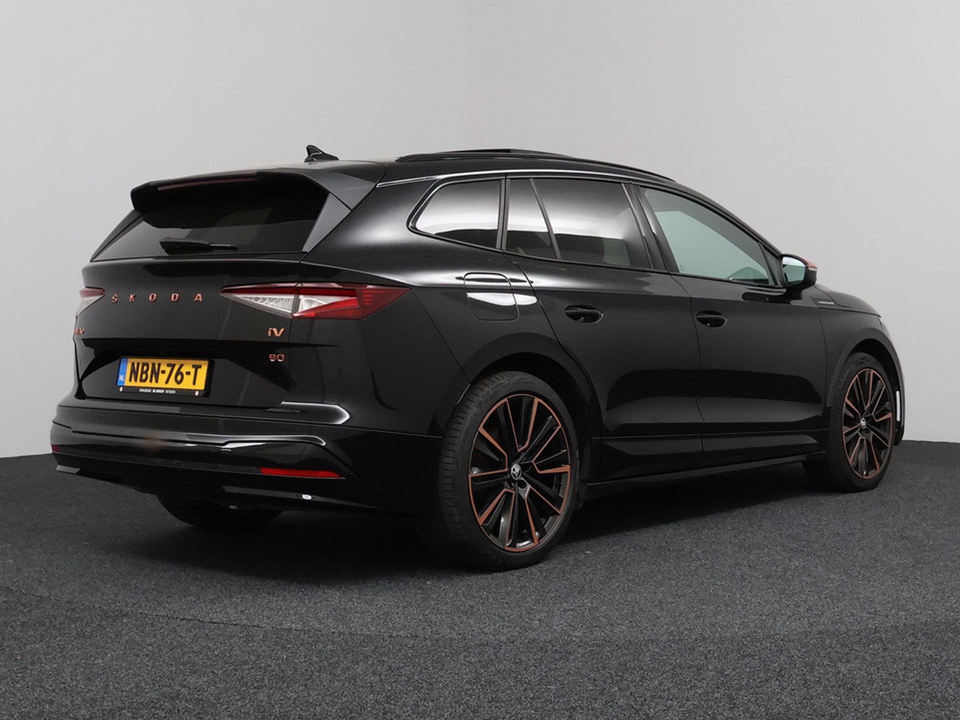 Skoda Enyaq 80 Founders Edition Black | FULL OPTIONS | Cryst, Auto's, Automaat, 2095 kg, Achterwielaandrijving, Gebruikt