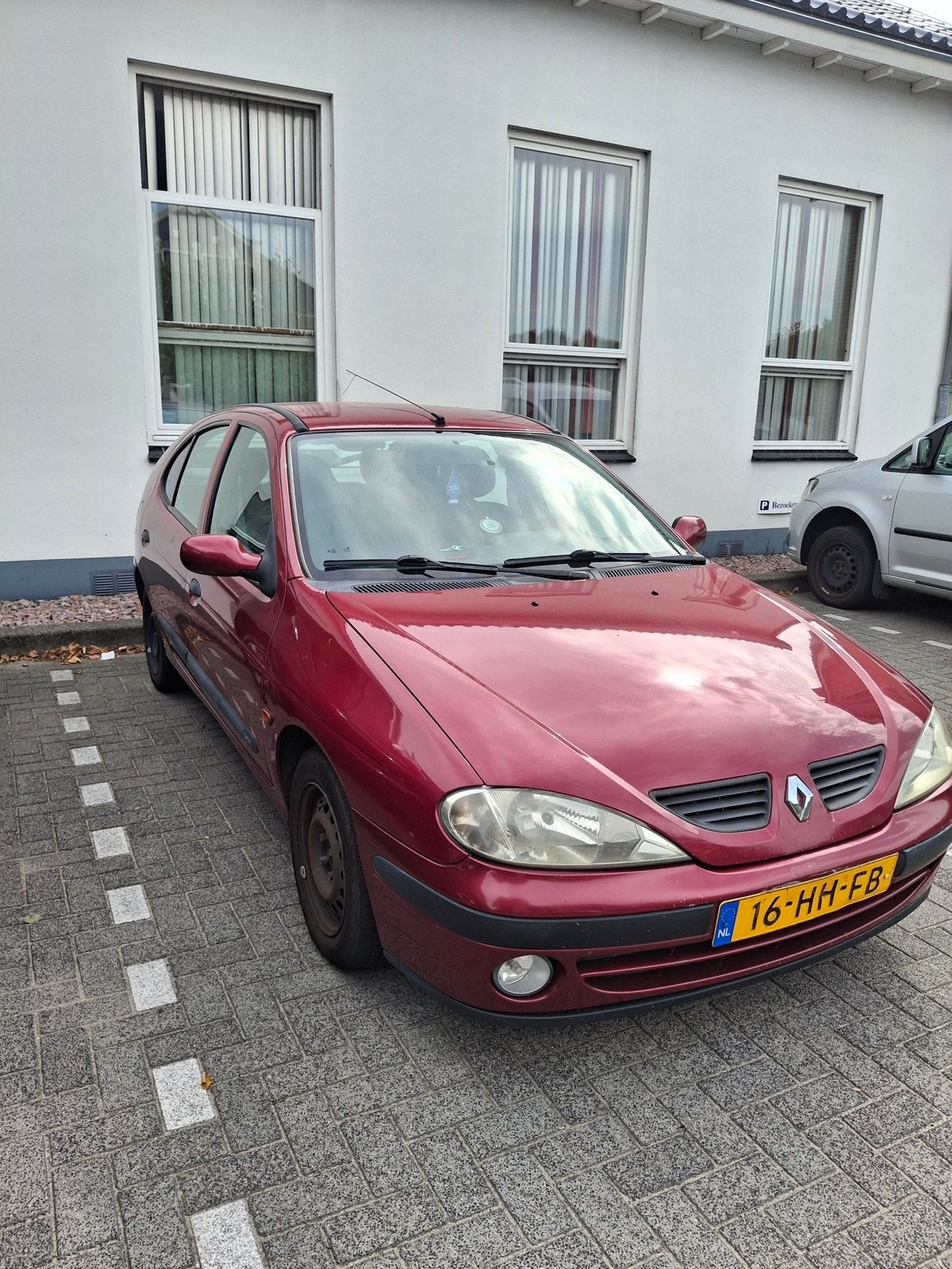 Renault Mégane 1.4 16V AIR 2001 Rood, Auto's, Voorwielaandrijving, Bluetooth, Overige bekleding, 1055 kg