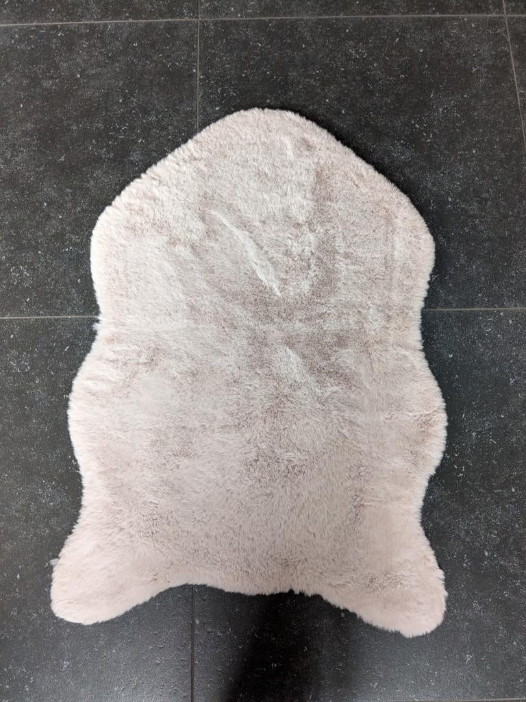 Zacht beige schapenvacht look vloerkleed - Zo goed als nieuw, 50 tot 100 cm, Scandinavisch, Landelijk, Modern, Beige, Zo goed als nieuw