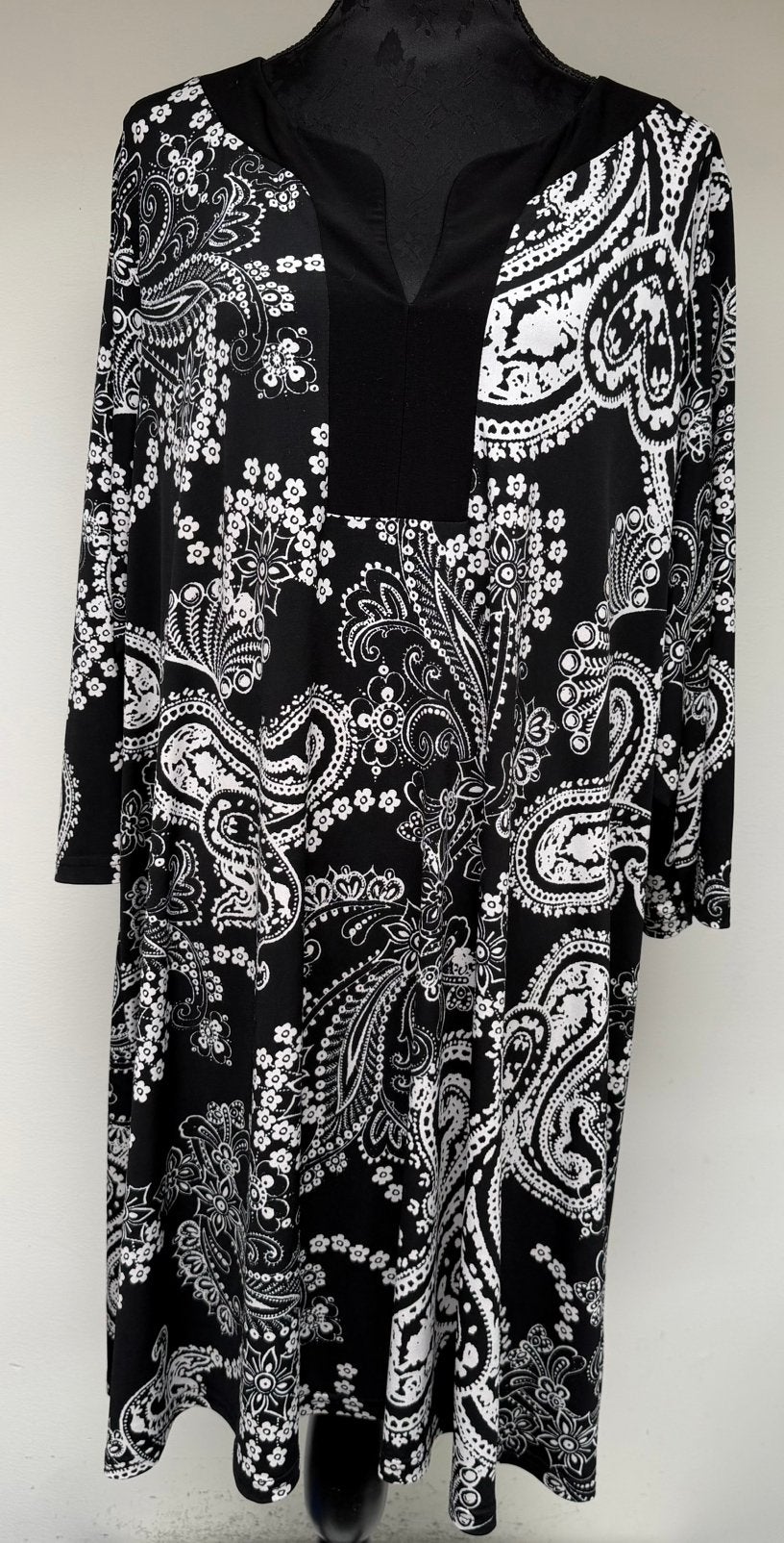 Supermooie zwarte jurk wit paisleyprint YOEK mt XXL 54/56, Verzenden, Zo goed als nieuw, Zwart, Jurk