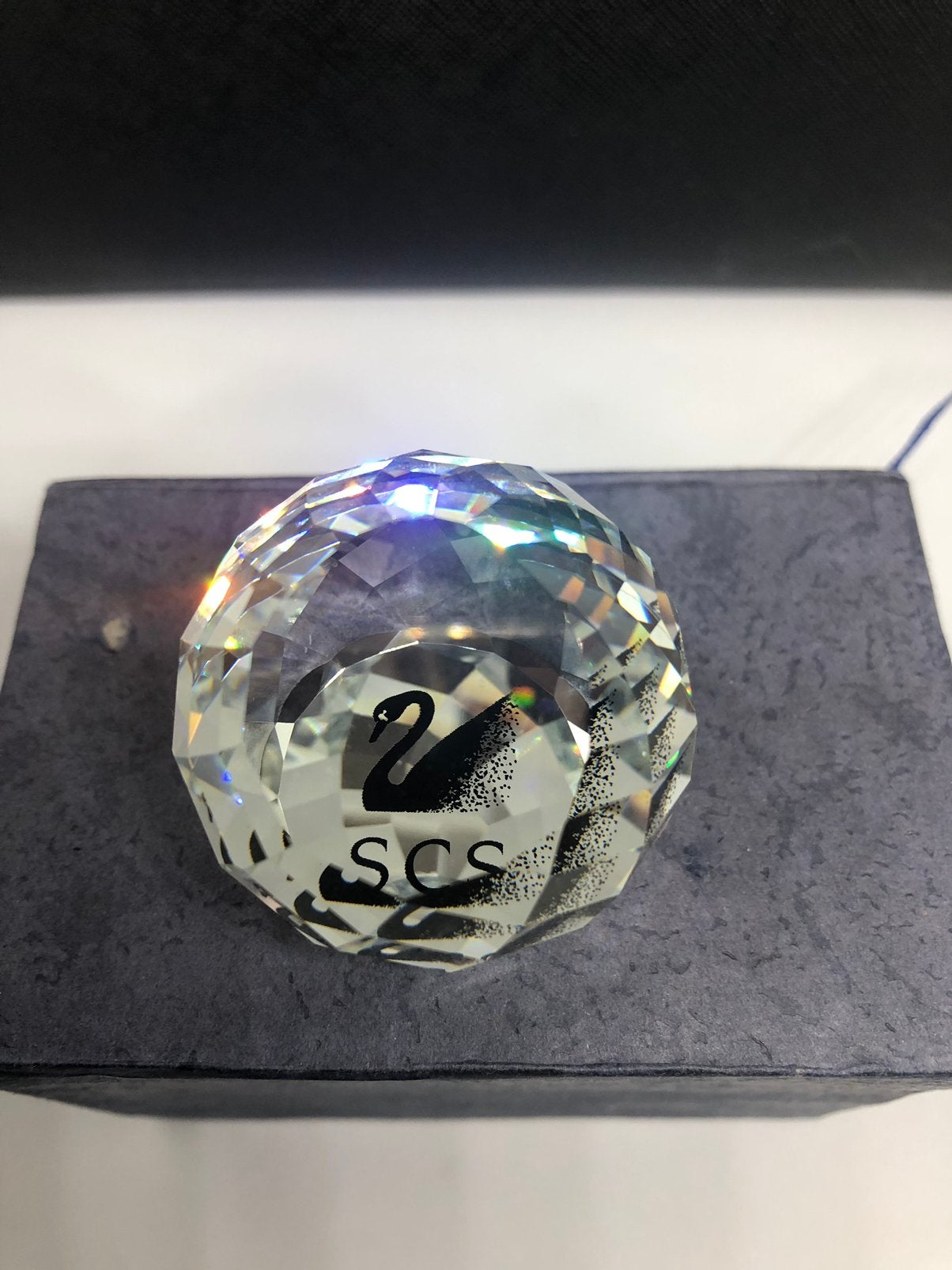 Vintage Swarovski-kristallen presse-papier, Swan SCS-logo, Verzenden, Zo goed als nieuw, Figuurtje
