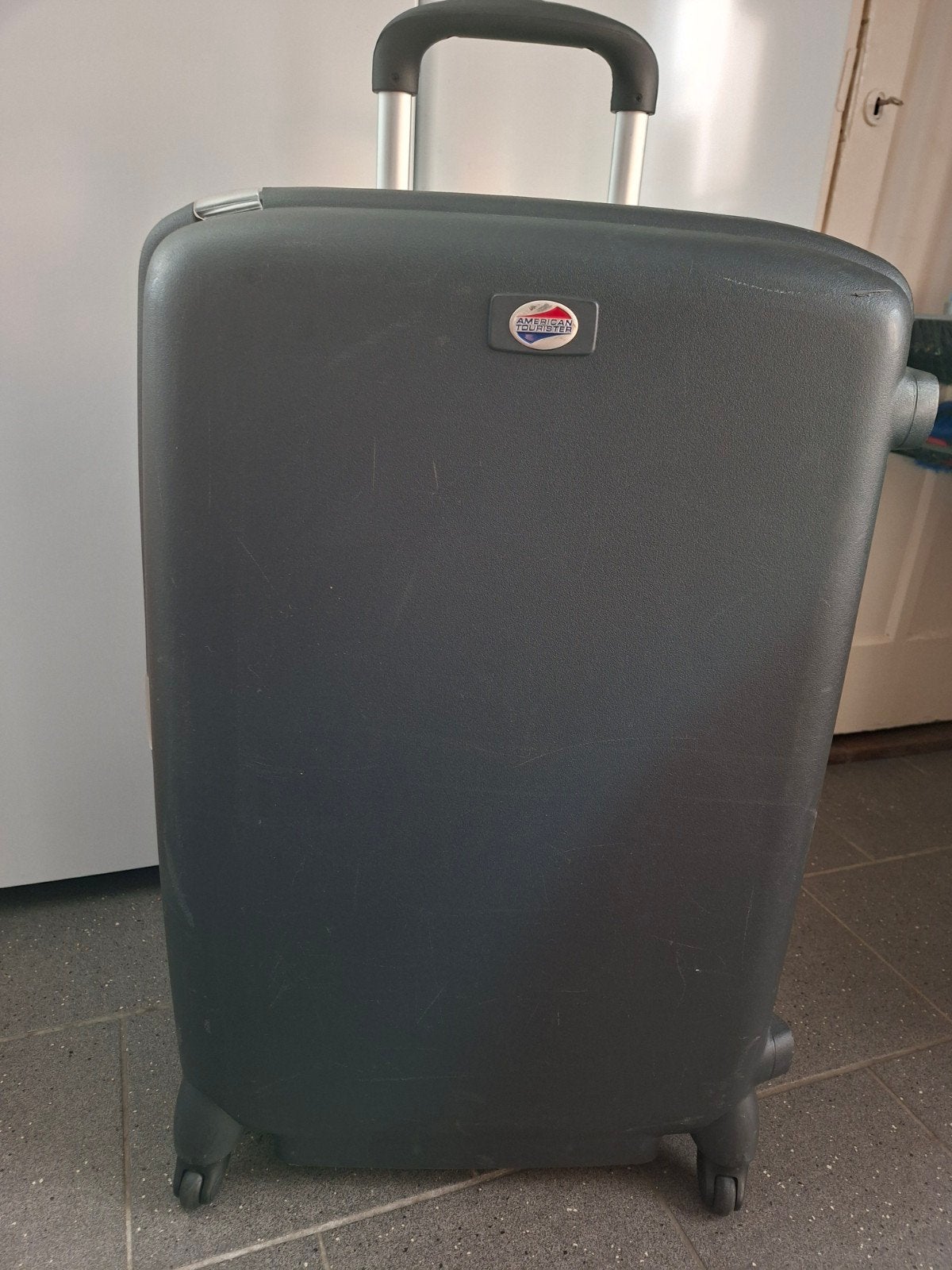 American Tourister (Samsonite) Koffer -   spinner, Ophalen, Gebruikt, Hard kunststof, 45 tot 55 cm