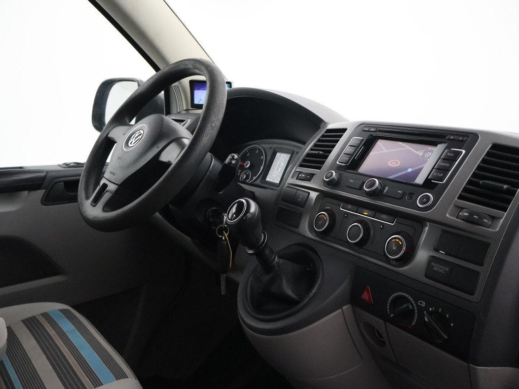 Volkswagen Transporter 2.0 TDI 140 PK CALIFORNIA BEACH CAMPE, Auto's, Volkswagen, Euro 5, Stof, Gebruikt, 241 €/maand