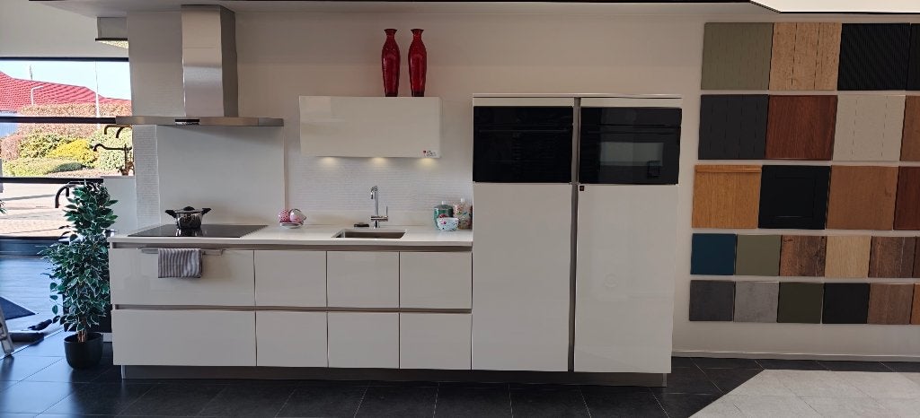 showroom keuken, Huis en Inrichting, Keuken | Complete keukens, Ophalen, Wit, Nieuw, Enkelwandige keuken
