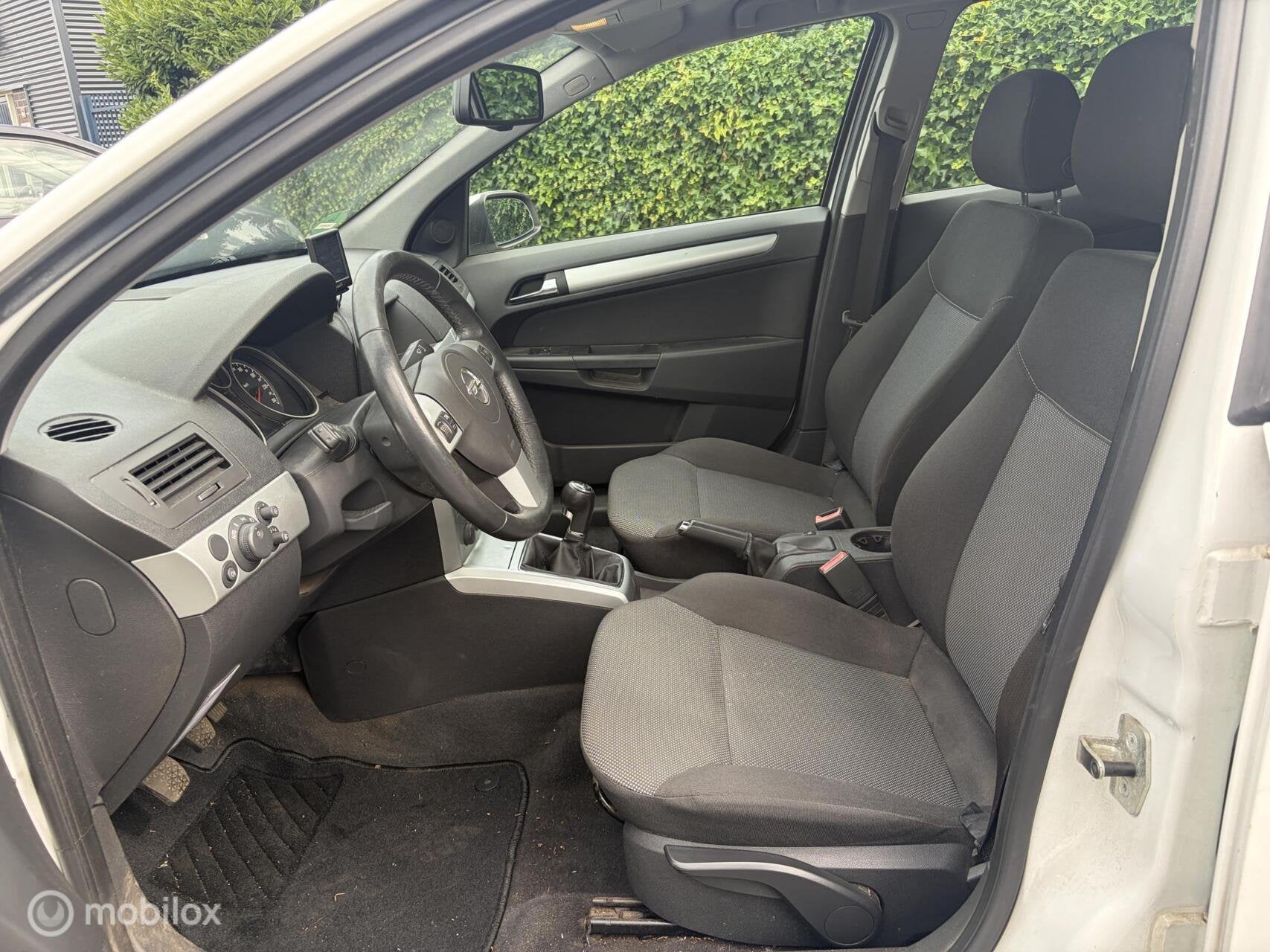 Opel Astra Wagon 1.6 Business INRUILKOOPJE / AIRCO / CDV / G, Voorwielaandrijving, Gebruikt, Zwart, Wit
