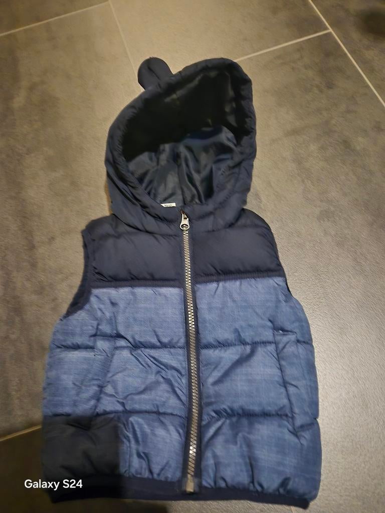 Stoer gewatteerd bodywarmer met capuchon voor kinderen, Kinderen en Baby's, Babykleding | Maat 80, Ophalen of Verzenden, Zo goed als nieuw