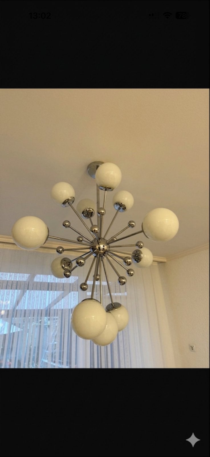 Moderne Sputnik Kroonluchter met Witte Bollen, Ophalen of Verzenden, Zo goed als nieuw, Metaal, 50 tot 75 cm