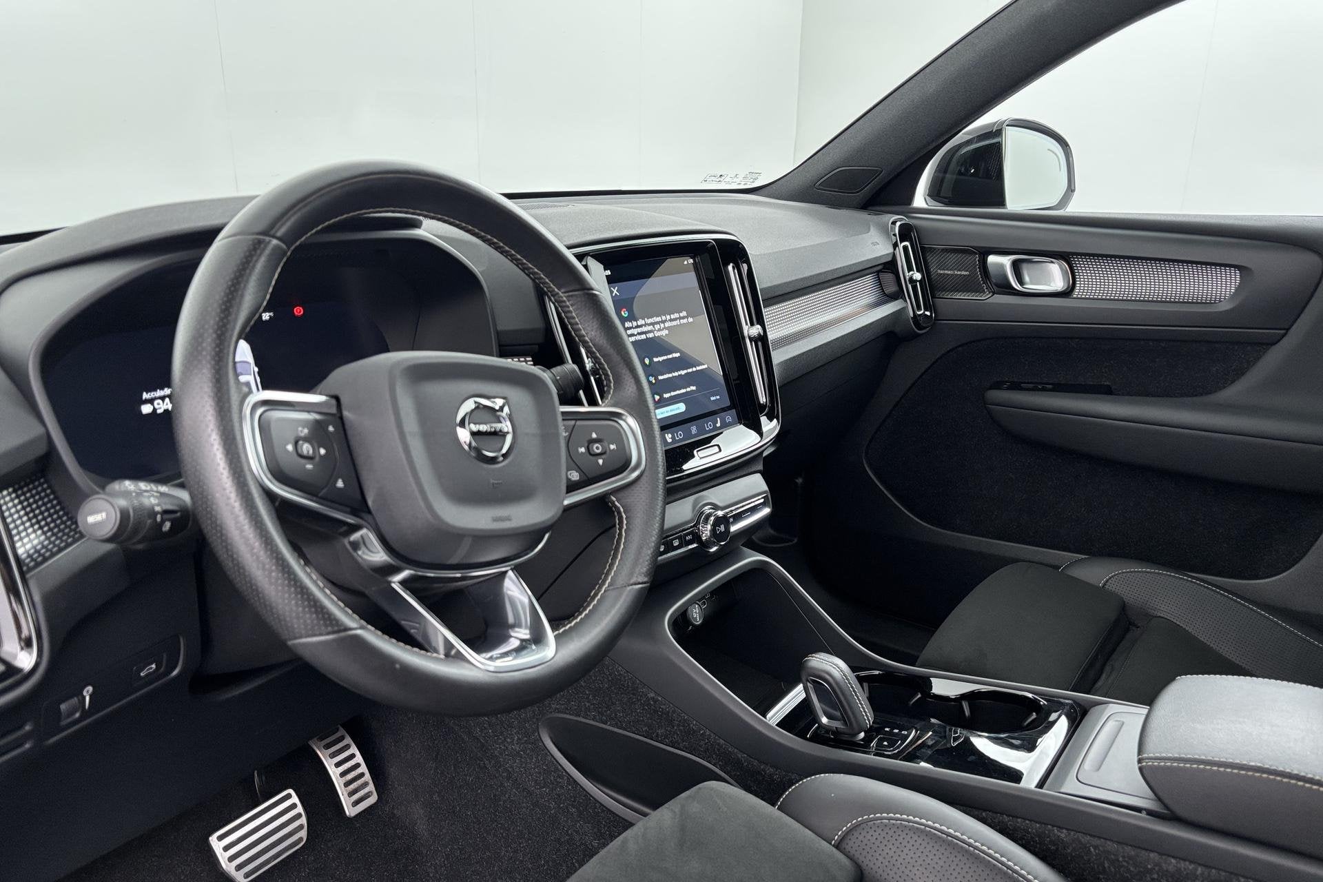 Volvo XC40 Recharge P8 AWD R-Design Topuitvoering met adembe, Auto's, Gebruikt, Automatische klimaatregeling, Wit, Origineel Nederlands