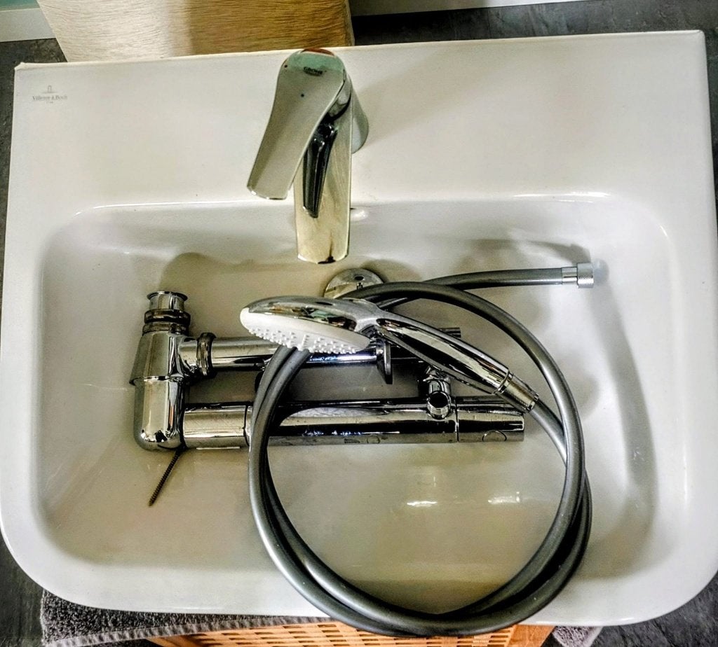 wastafel met kraan en doucheapparatuur, Huis en Inrichting, Ophalen, Nieuw