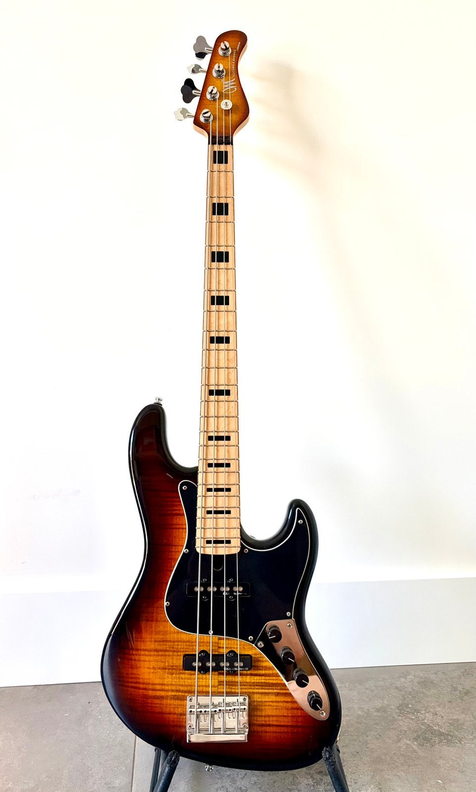 Mayones Jabba 4-string custom handgebouwde exclusieve bas, Muziek en Instrumenten, Snaarinstrumenten | Gitaren | Bas, Ophalen of Verzenden