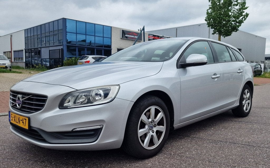 Volvo V60 1.6 D2 Momentum NAVI PSENSOR CRUISE 2 X SLEUTELS, Auto's, Volvo, Gebruikt, Euro 6, 4 cilinders, Origineel Nederlands