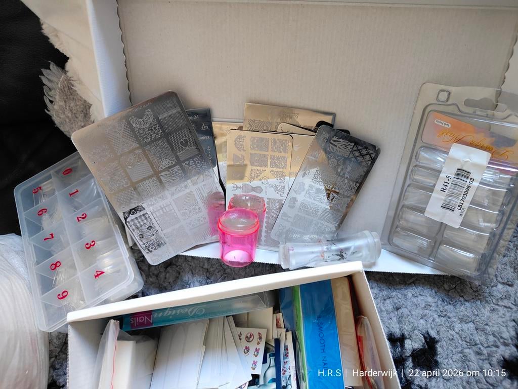 Diverse nagelspullen: MOET WEG 15.00 EURO, Gebruikt, Overige kleuren, Ophalen of Verzenden, Handen en Nagels