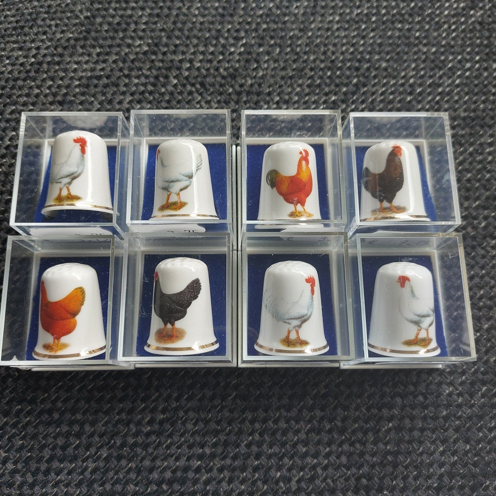 Set van 8 porseleinen vingerhoeden met kippen, Ophalen of Verzenden, Zo goed als nieuw