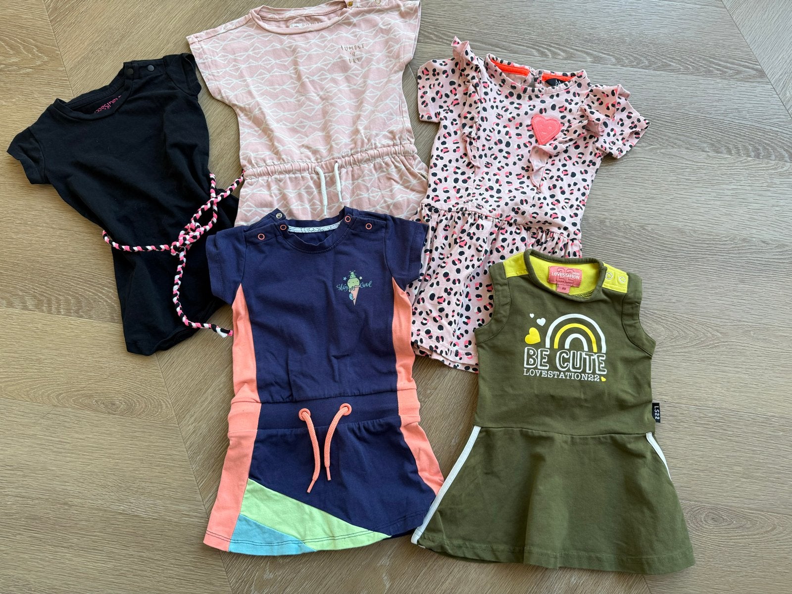 5 jurkjes maat 80 (sommige vallen als 74), Kinderen en Baby's, Babykleding | Maat 74, Ophalen of Verzenden, Gebruikt, Meisje, Jurkje of Rokje