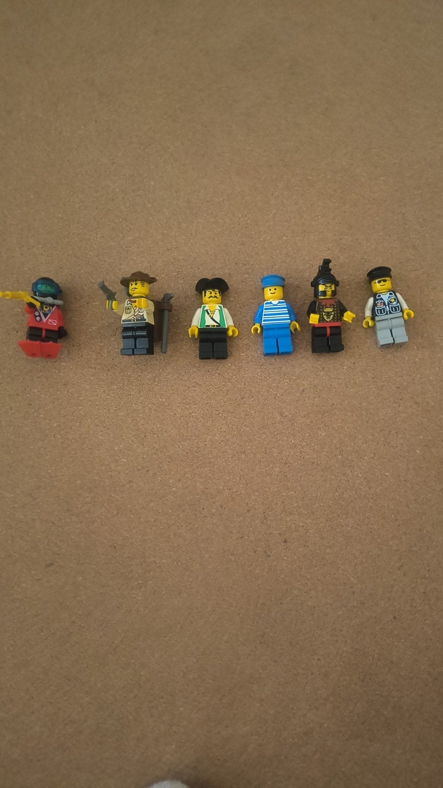 LEGO minifiguren – 6 stuks

Te koop: 6 originele LEGO minifi, Verzamelen, Speldjes, Pins en Buttons, Ophalen of Verzenden, Zo goed als nieuw
