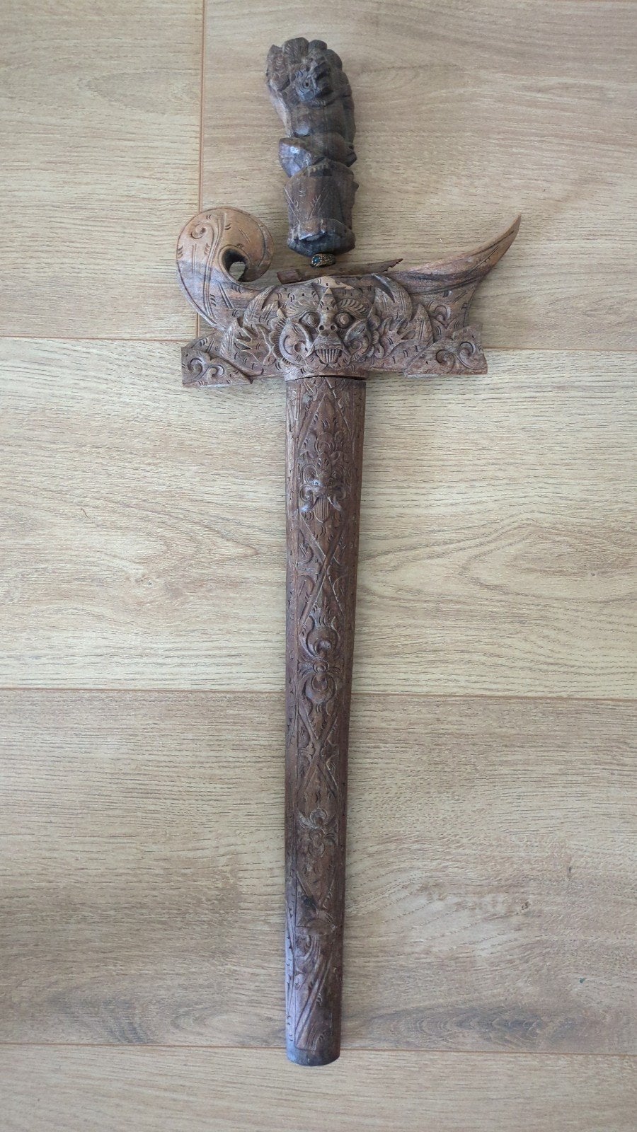 Antieke Indonesische Kris met gedetailleerd houtsnijwerk, Ophalen of Verzenden
