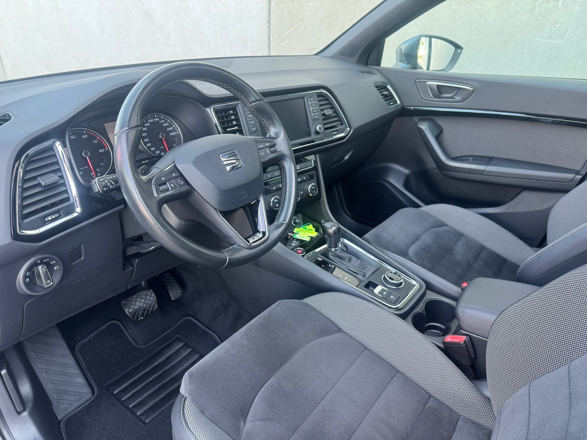 Seat ATECA 1.4 EcoTSI XCELLENCE NAV PANO DAK AUTOMAAT STL VE, Auto's, 4 cilinders, 150 pk, Verwarmde buitenspiegels, 1600 kg