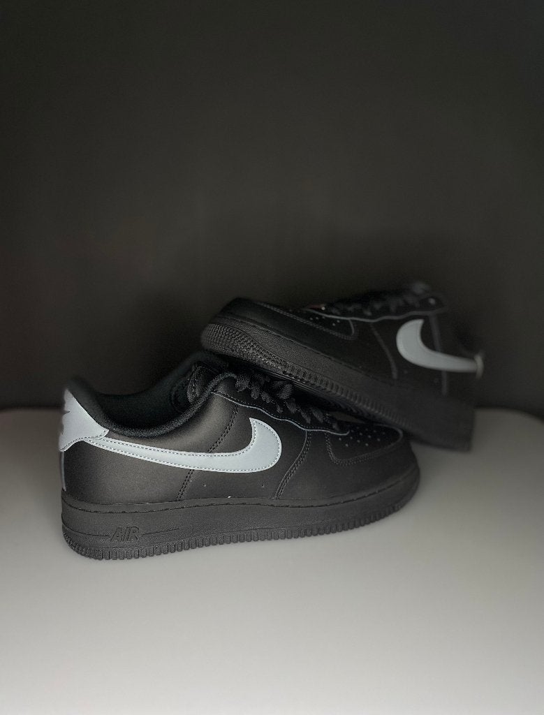 NIKE AIR FORCE 1 LOW '07 BLACK COOL GREY - maat 45, Zwart, Nike, Nieuw, Ophalen of Verzenden