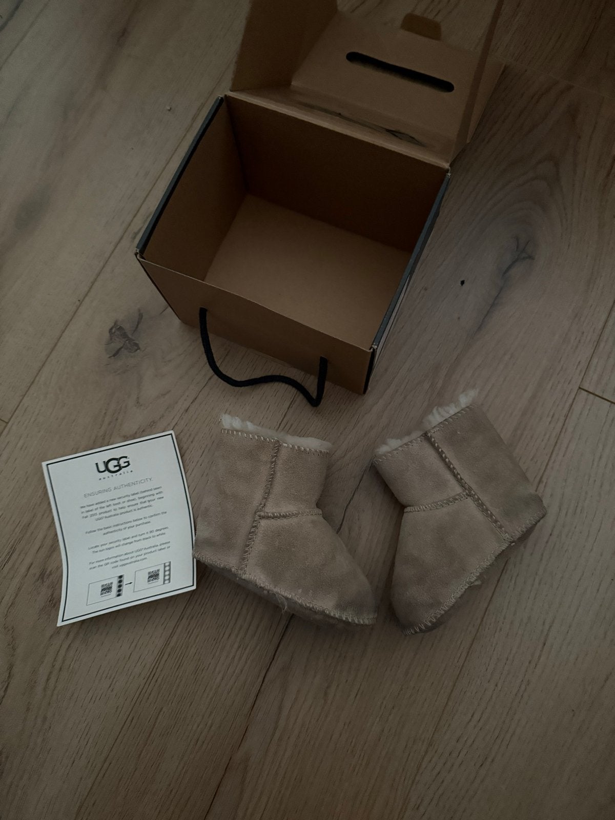 UGG Erin babyslofjes - Maat S (0-6 maanden), Ophalen of Verzenden, Gebruikt, Jongen of Meisje, Overige typen