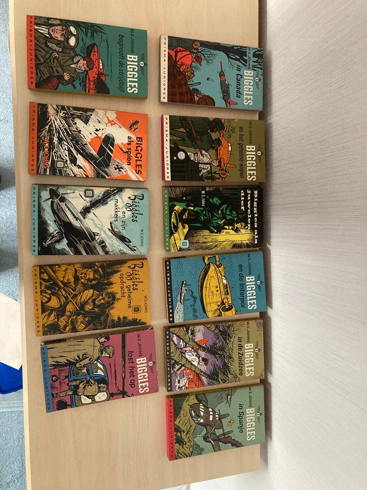 11 Biggles pockets - W.E. Johns - Prisma Juniores, vintage, Ophalen of Verzenden, Gelezen