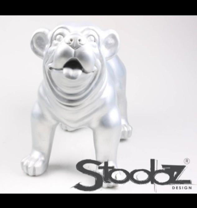 Grote polyester Engelse Bulldog Stoobz zilver kleur hond, Ophalen of Verzenden, Dier