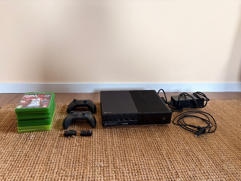 Xbox one + Games, Xbox One, Met 2 controllers, Ophalen of Verzenden, 500 GB