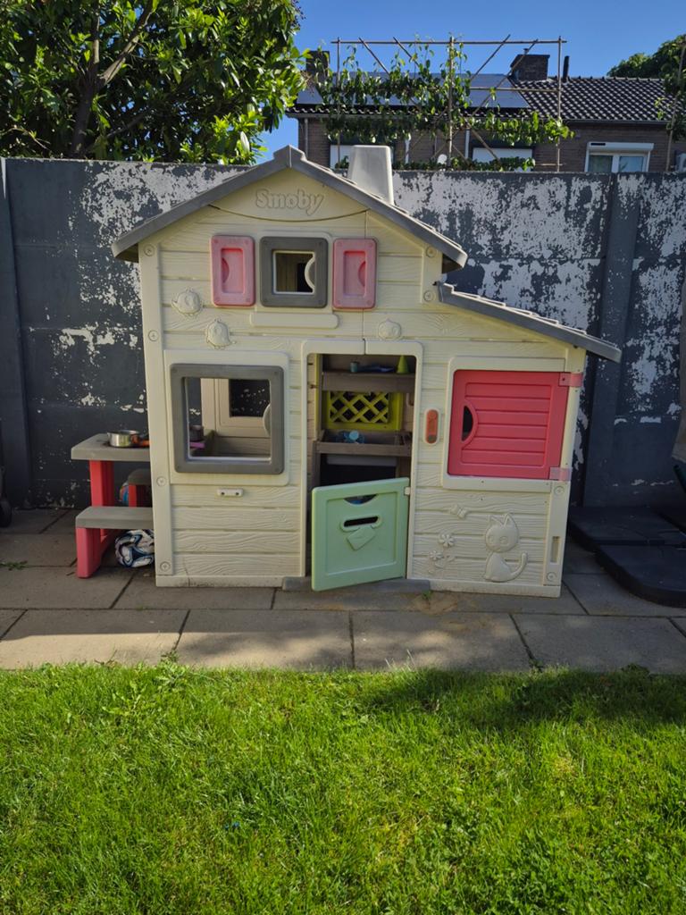 Smoby Speelhuisje met Picknicktafel - Kleuren Vervaagd, Ophalen, Gebruikt, Kunststof