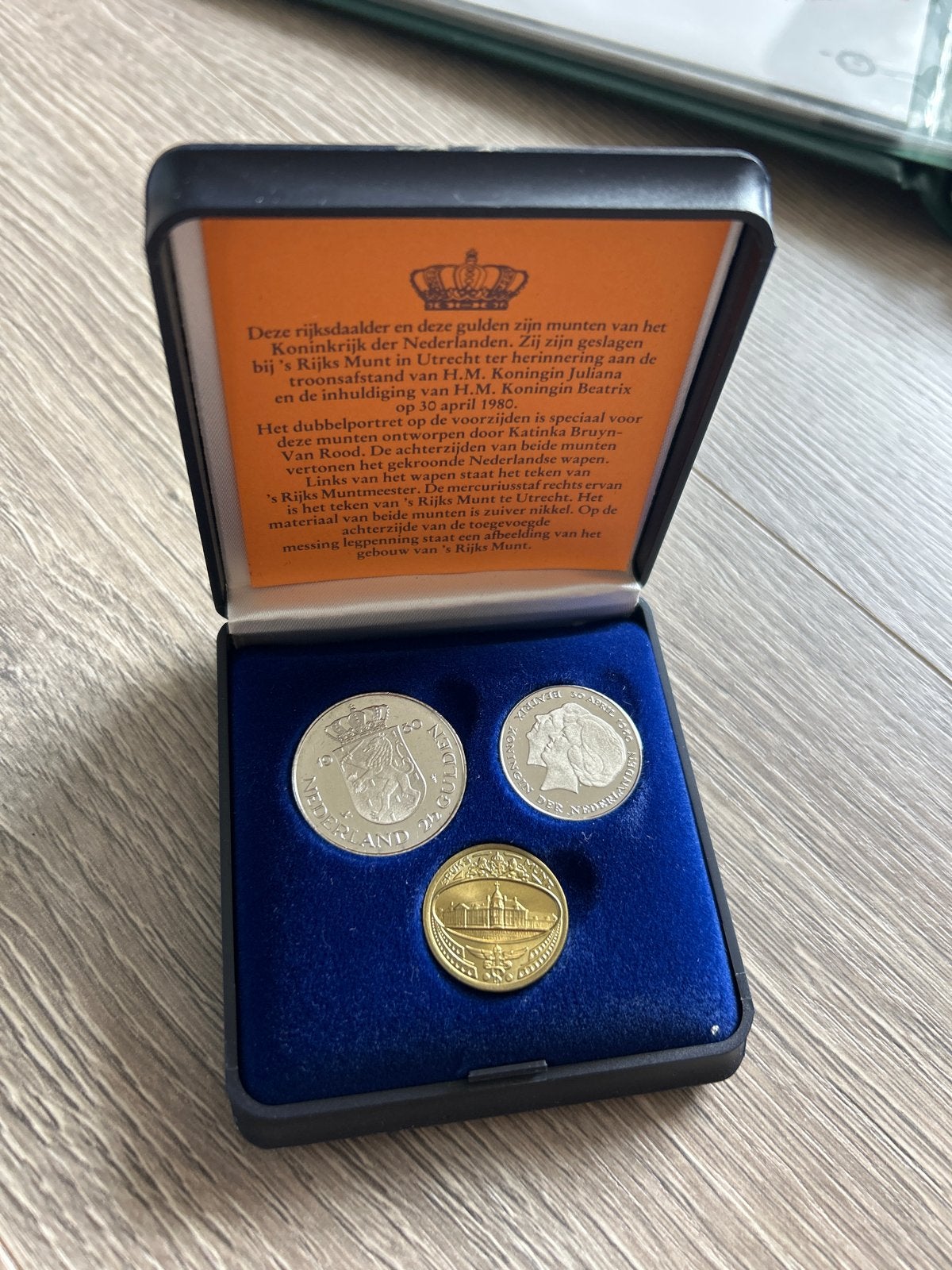 Muntenpakket Troonsafstand Juliana & Inhuldiging Beatrix 198, Ophalen of Verzenden, Koningin Beatrix, Overige waardes, Setje