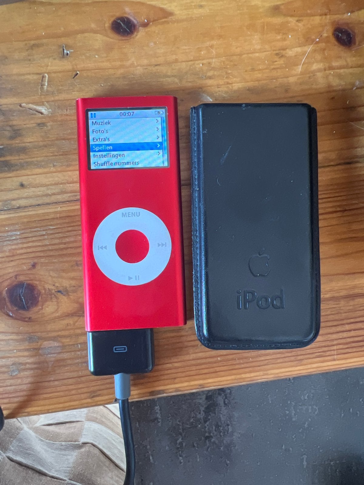 iPod Nano 4GB Rood - Inclusief hoesje, Gebruikt, Overige kleuren, Ophalen of Verzenden, Nano