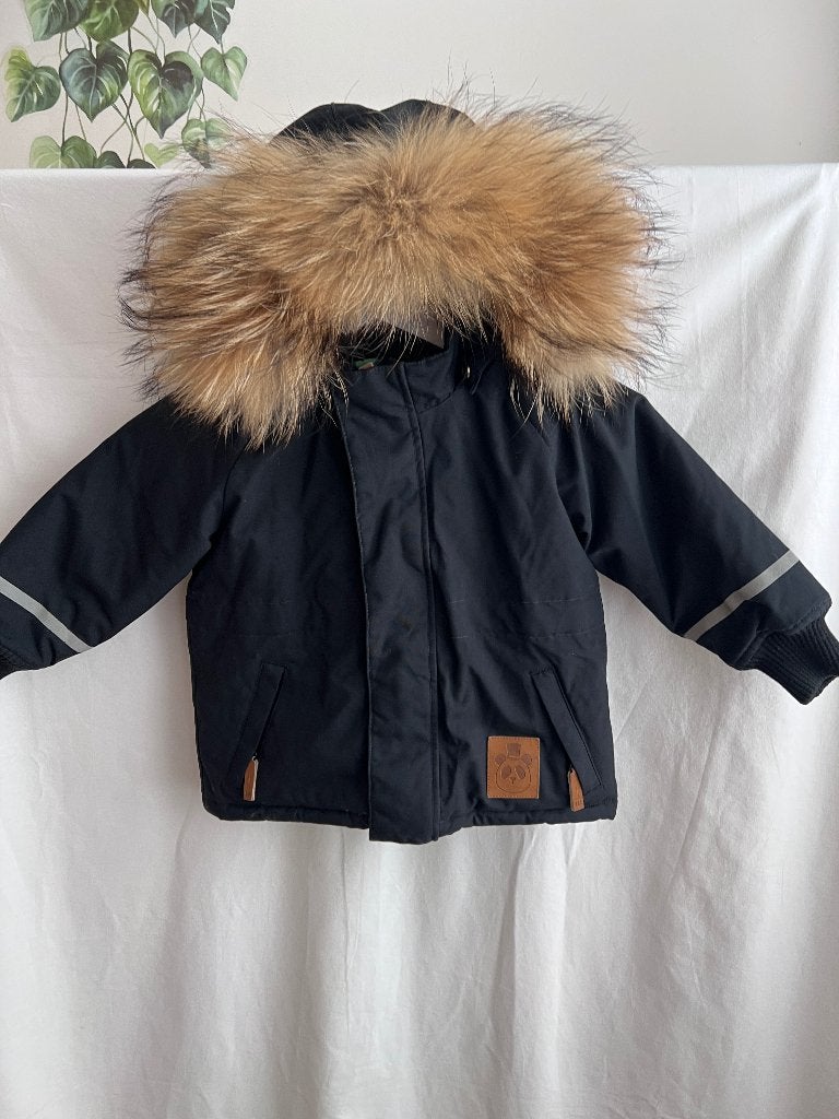 Mini Rodini zwarte winterjas 86/92 met bontkraag, Gebruikt, Jongetje of Meisje, Ophalen of Verzenden, Jasje