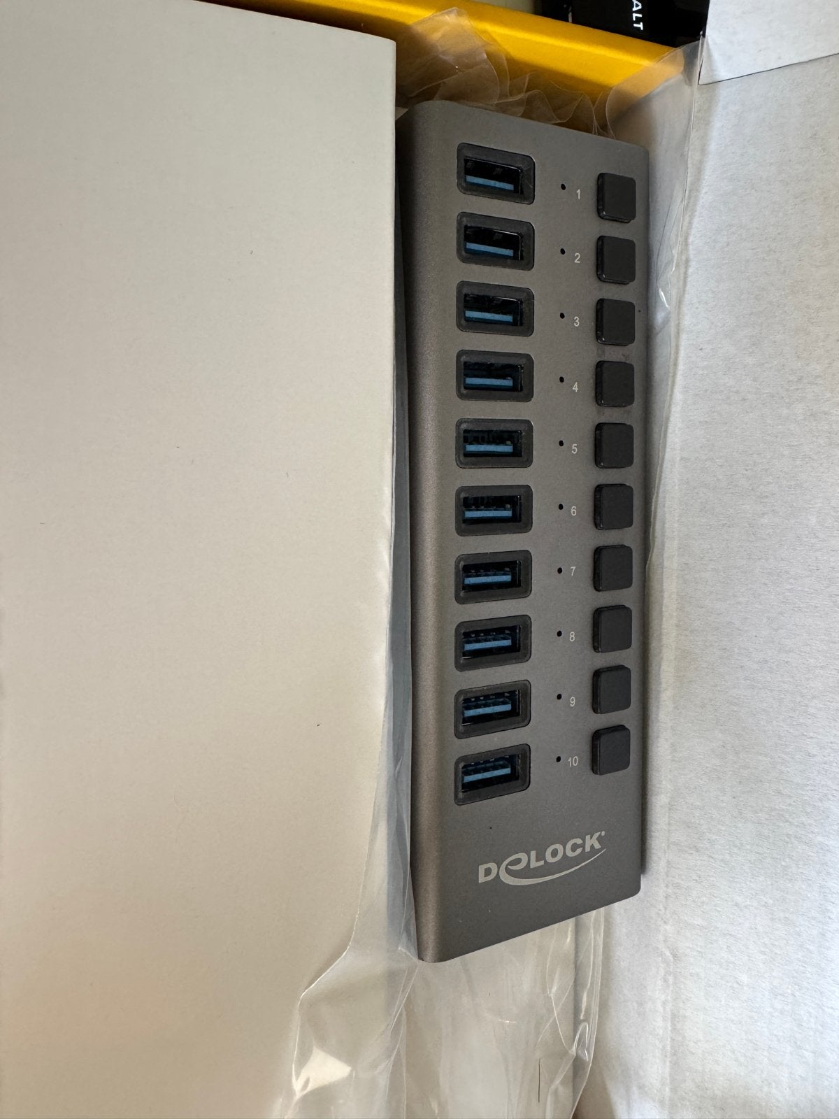 DELOCK USB Hub 10 poorten met individuele schakelaars, Computers en Software, Pc- en Netwerkkabels, Ophalen, Zo goed als nieuw