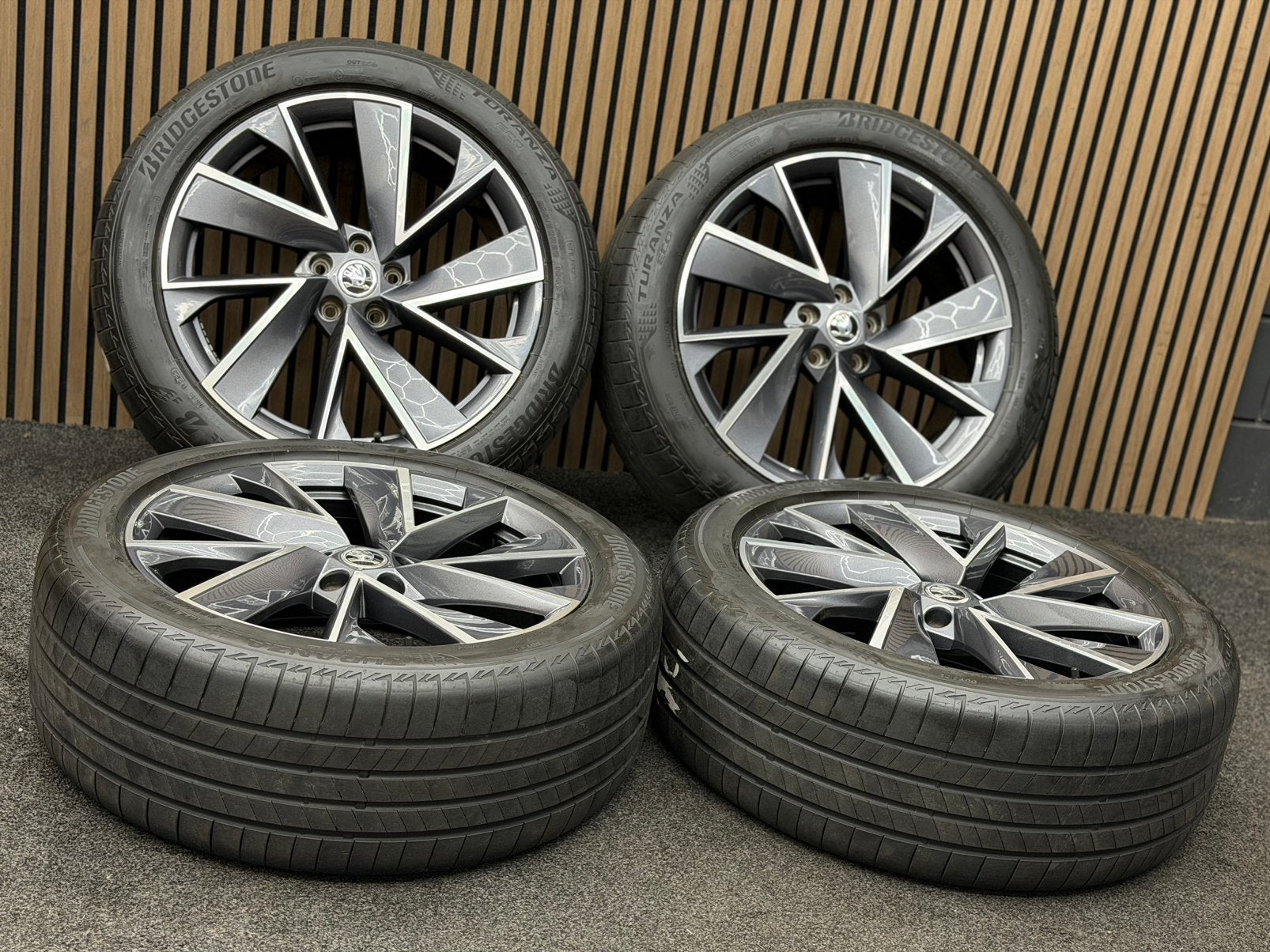 Originele 20 inch Skoda Enyaq Elroq 5x112 Bridgestone AO, Auto-onderdelen, Banden en Velgen, Ophalen, ., Banden en Velgen, 235 mm