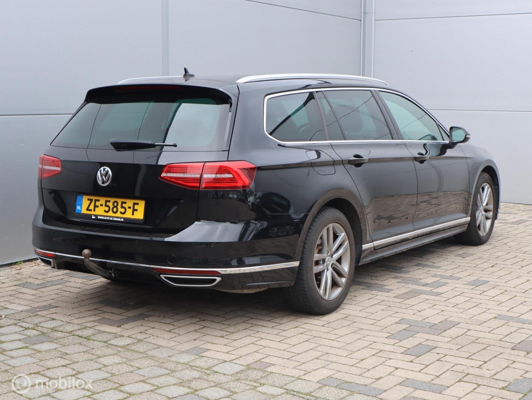 Volkswagen Passat 1.5 TSI Highline R Line Trekhaak Automaat, Auto's, Dealer onderhouden, 730 kg, 4 cilinders, 150 pk