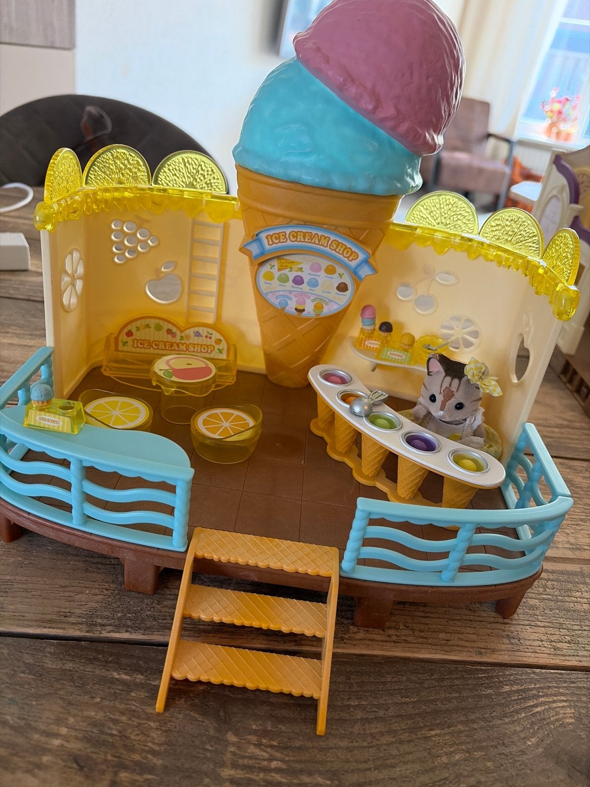 Sylvanian Families 5228 IJssalon - Compleet met figuur, Ophalen of Verzenden, Gebruikt, Meisje