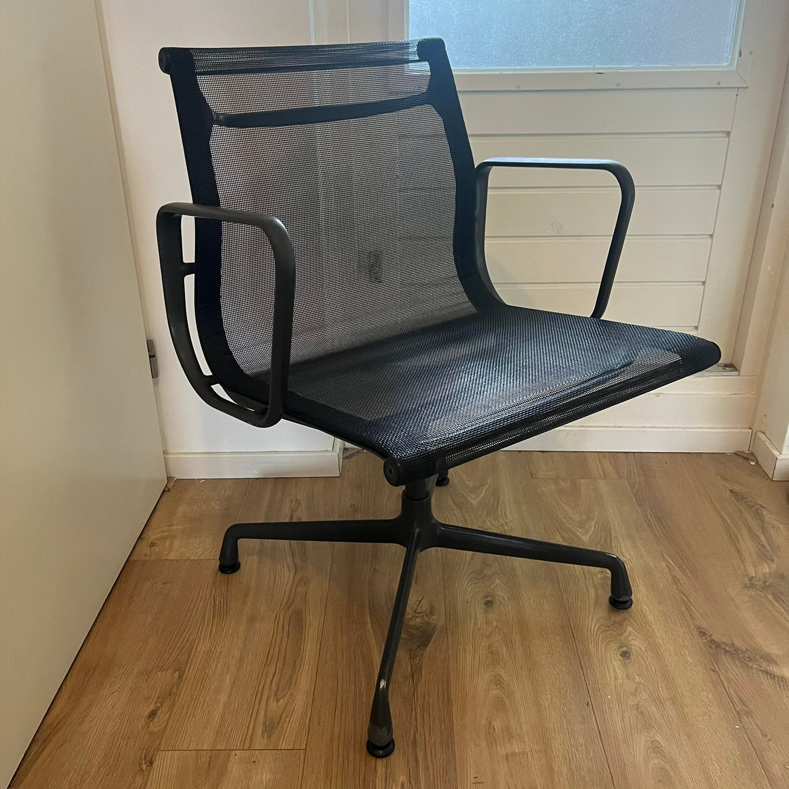 Vitra Eames EA 107 Netweave - set 4 uit 1988, Ophalen of Verzenden, Zo goed als nieuw, Zwart