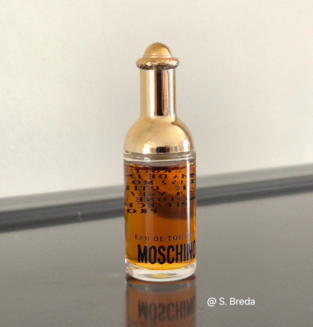 Moschino - Vintage eau de toilette miniatuur, Ophalen of Verzenden, Zo goed als nieuw, Miniatuur, Gevuld