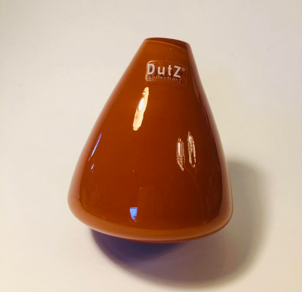 Leuk klein tuimelvaasje van DutZ, karamel kleurig, Huis en Inrichting, Woonaccessoires | Vazen, Zo goed als nieuw, Ophalen of Verzenden