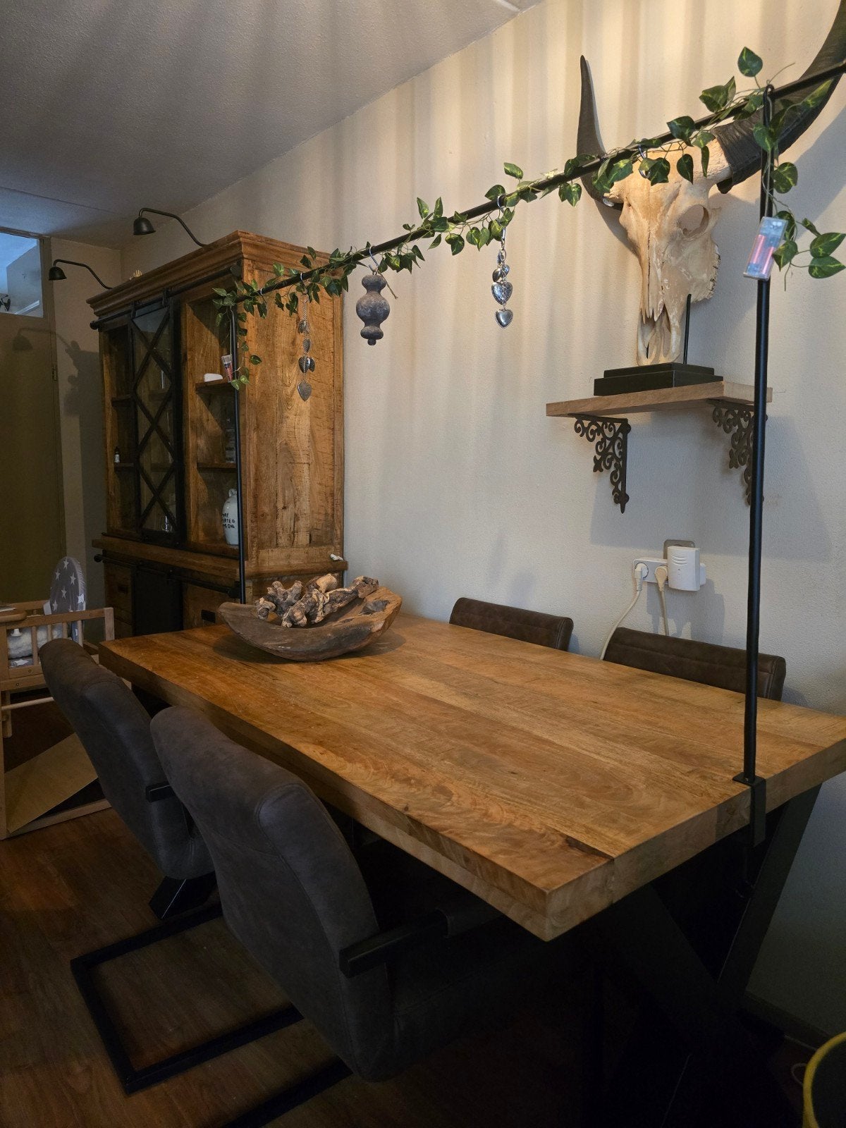 Eettafel Mango hout, Ophalen, Zo goed als nieuw, 75 m² of meer, Laminaat