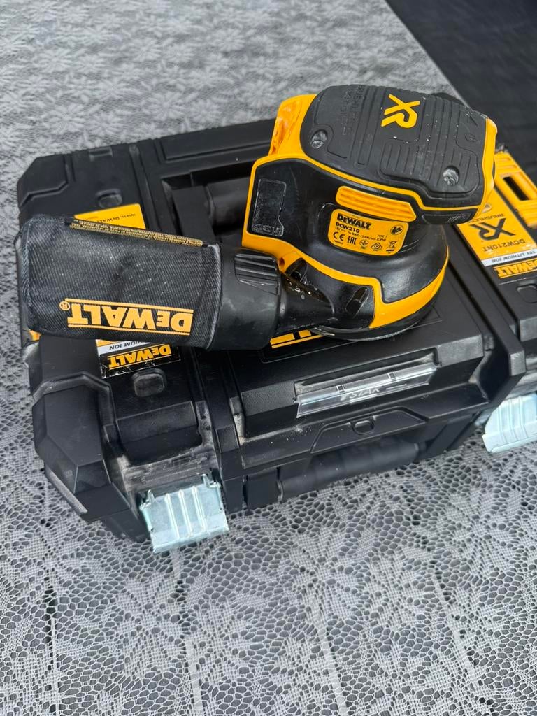 DeWALT DCW210, Doe-het-zelf en Verbouw, Gereedschap | Schuurmachines, Ophalen of Verzenden, Zo goed als nieuw, Minder dan 600 watt