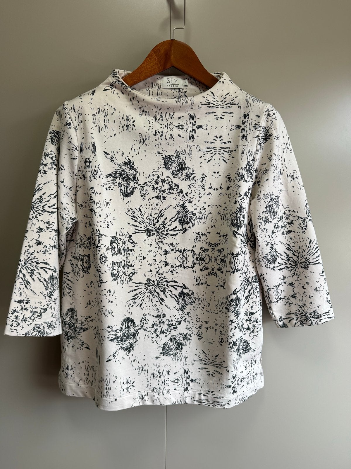SEY Studio (purdey) creme Top met print - Maat L / katoen, Wit, Maat 42/44 (L), Ophalen of Verzenden, Zo goed als nieuw