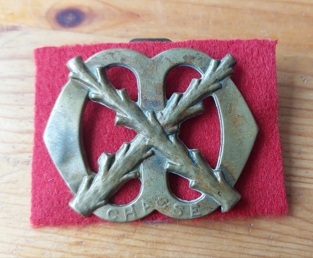 Baretembleem Chassé, Ophalen of Verzenden, Landmacht, Nederland, Embleem of Badge