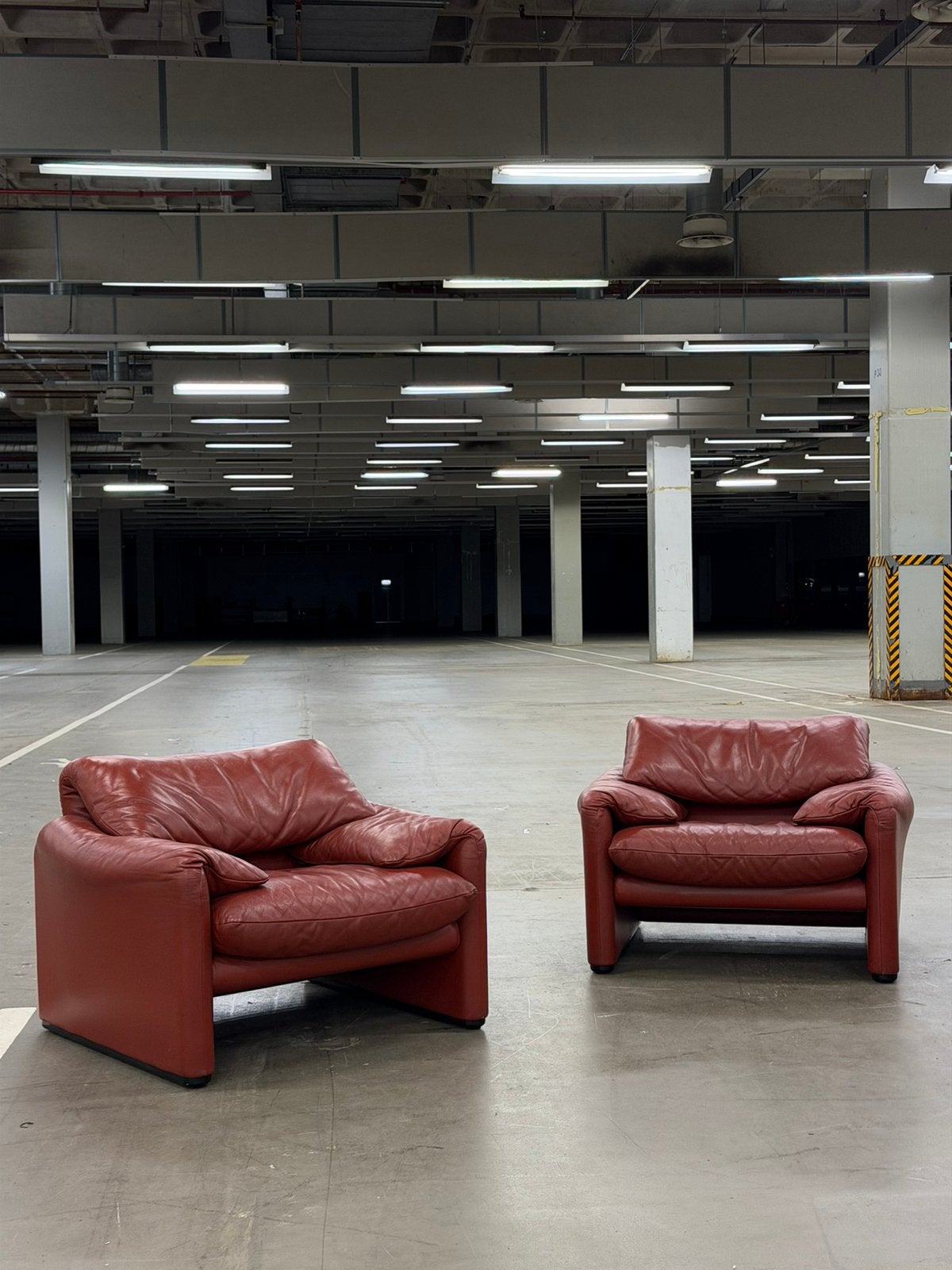 Cassina Maralunga Fauteuils + Ottoman | Leer, Huis en Inrichting, Fauteuil Stoel Loungestoel Designstoel Ottoman Voetenbank, 75 tot 100 cm