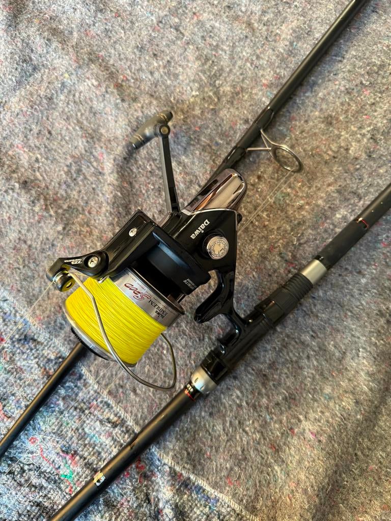 Nash H-Gun Slof/Marker Rod met Daiwa Emblem Spod Molen, Ophalen, Gebruikt, Complete set