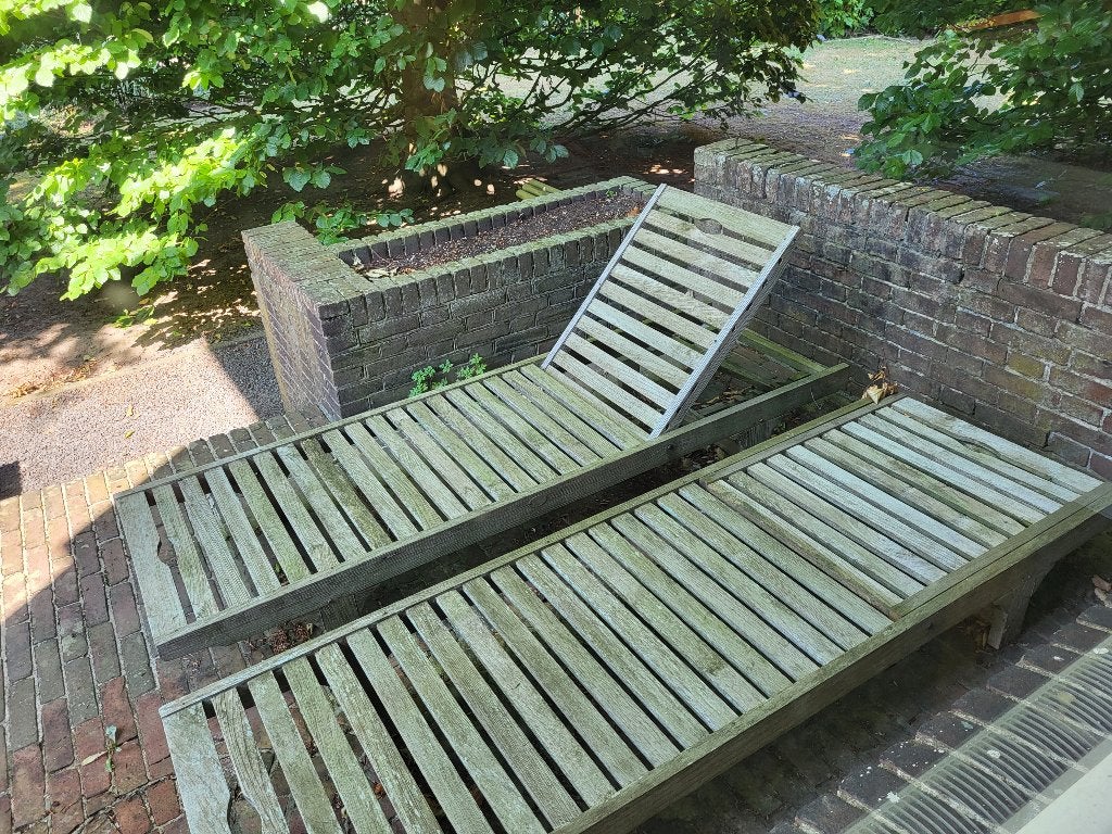 2 houten ligstoelen tuin, Ophalen, Gebruikt, Hout