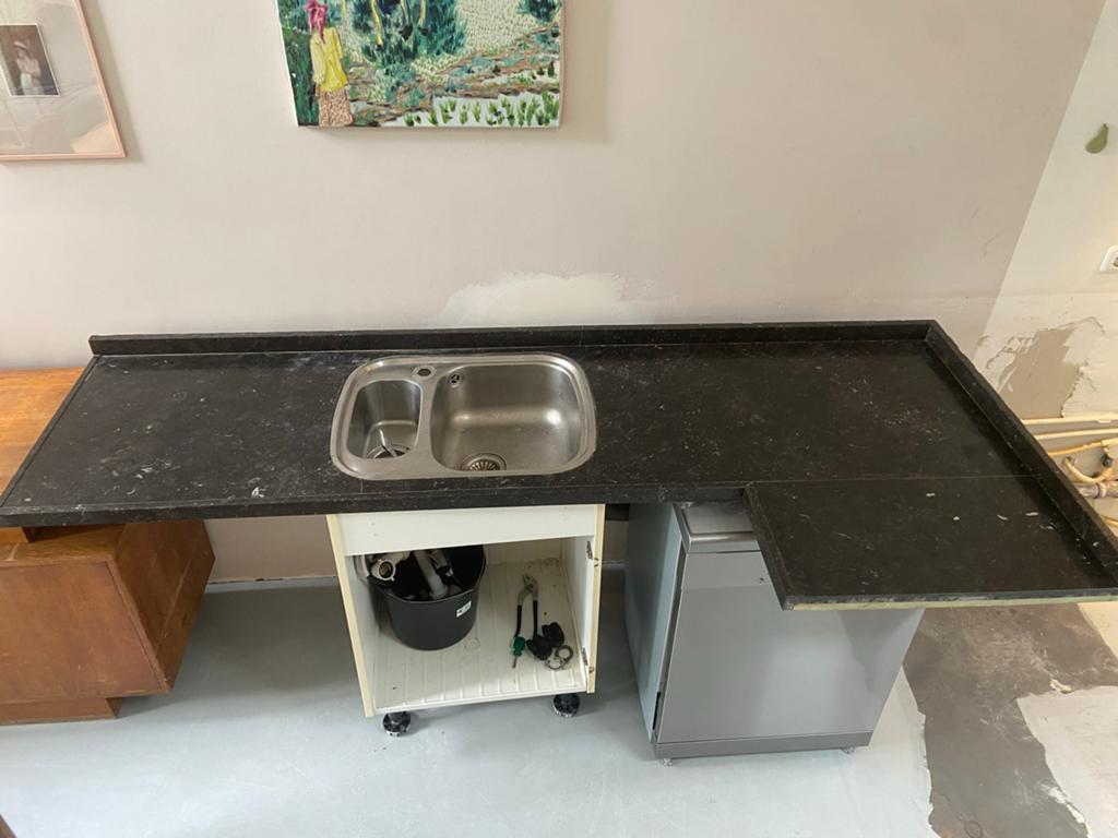 Gratis natuurstenen blad met wasbak, Huis en Inrichting, Keuken | Keukenelementen, Ophalen, Gebruikt, 200 cm of meer, Minder dan 100 cm