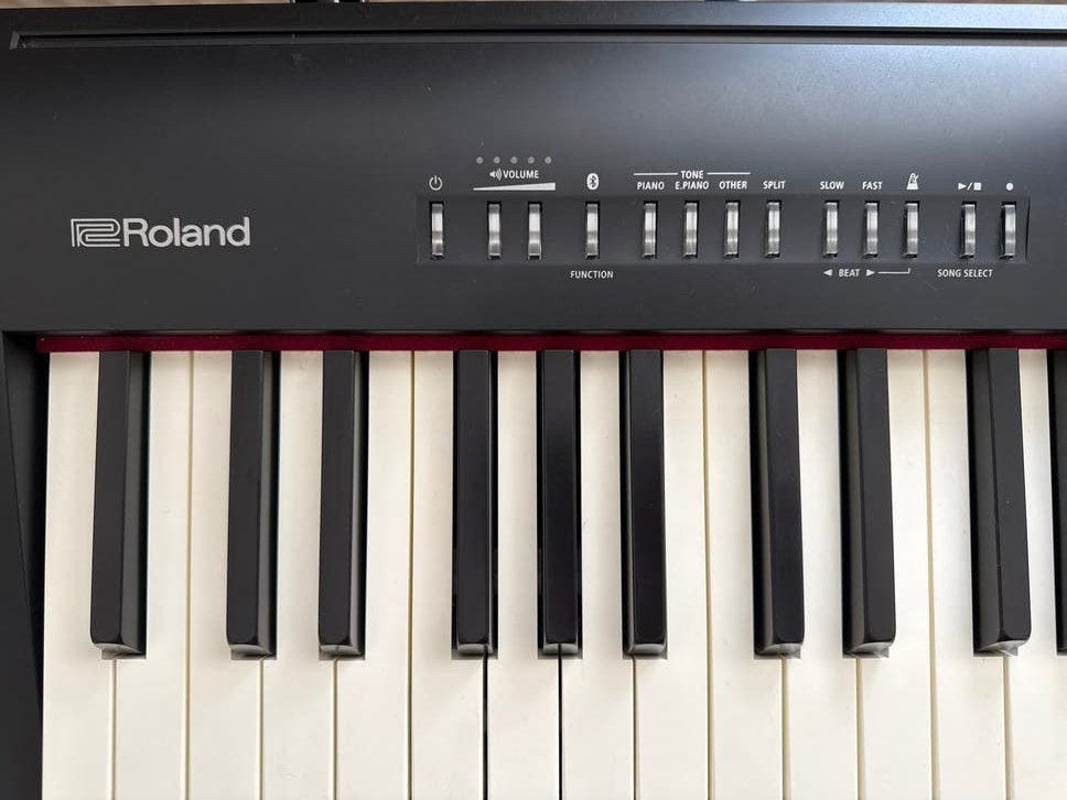 Roland FP-30 Digitale Piano met standaard, Muziek en Instrumenten, Keyboards, Ophalen, 88 toetsen, Roland, Zo goed als nieuw