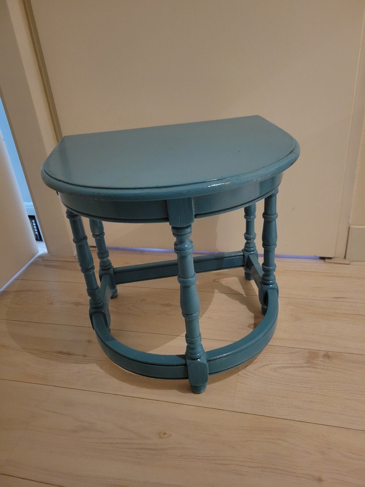 Vintage Halfronde Bijzettafel - Blauw Hout, 45 tot 60 cm, Gebruikt, Vintage, Klassiek, Overige vormen